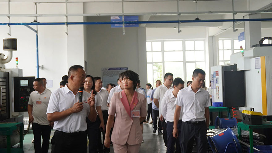 清城區源潭鎮第十八屆人大代表蒞臨鈦美鋁業視察